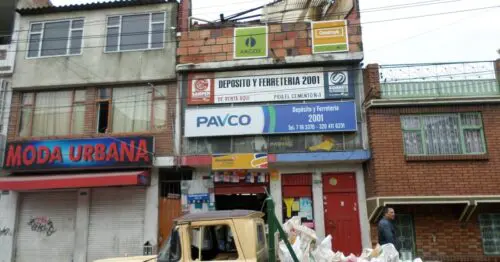 DEPOSITO Y FERRETERIA 2001 DEPOSITO Y FERRETERIA 2001